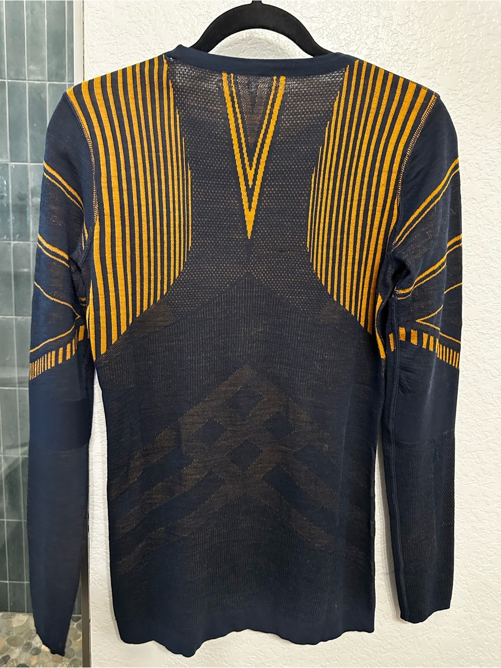 SMARTWOOL Women’s  Navy and Mustard Geometric Performance Crew Sweater - Picture 3 of 7